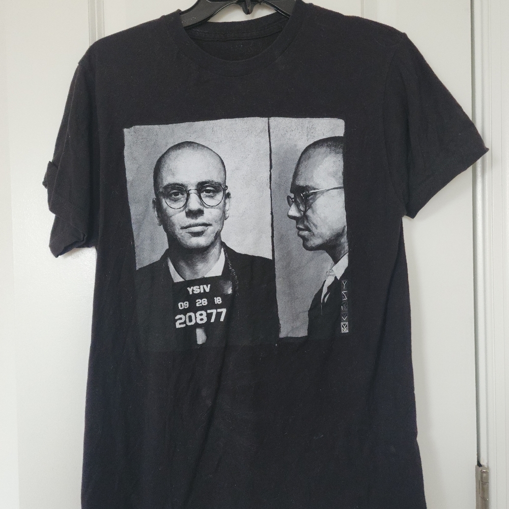 Black Tshirt with Logic mugshot‎